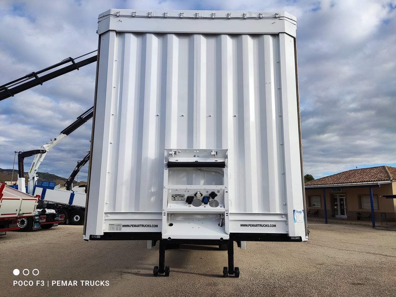 KRONE SD TAUTLINER - Sơ mi rơ moóc mui bạt: hình 2 KRONE SD TAUTLINER - Sơ mi rơ moóc mui bạt: hình 2