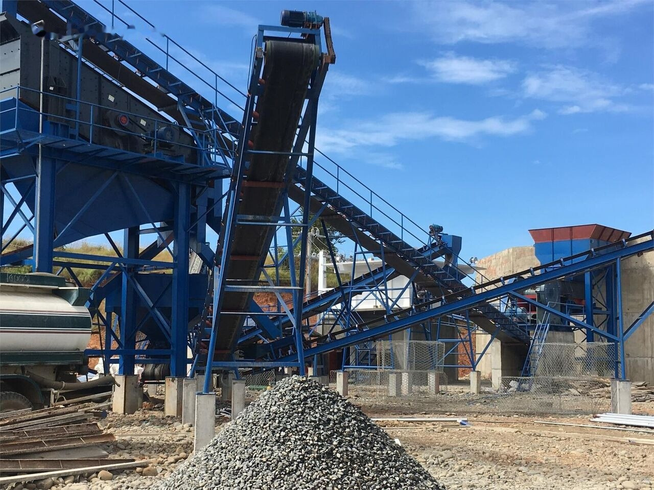 Kinglink 150TPH RIVER STONE CRUSHING PLANT - Máy nghiền hàm: hình 2 Kinglink 150TPH RIVER STONE CRUSHING PLANT - Máy nghiền hàm: hình 2
