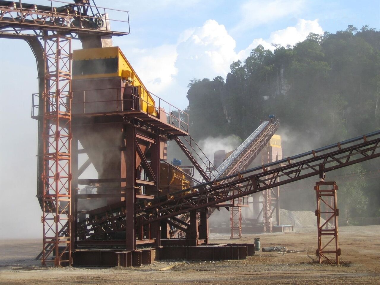 Kinglink 3YK2160 Aggregates and Stone Vibrating Screen | 300TPH - Máy sàng: hình 1 Kinglink 3YK2160 Aggregates and Stone Vibrating Screen | 300TPH - Máy sàng: hình 1