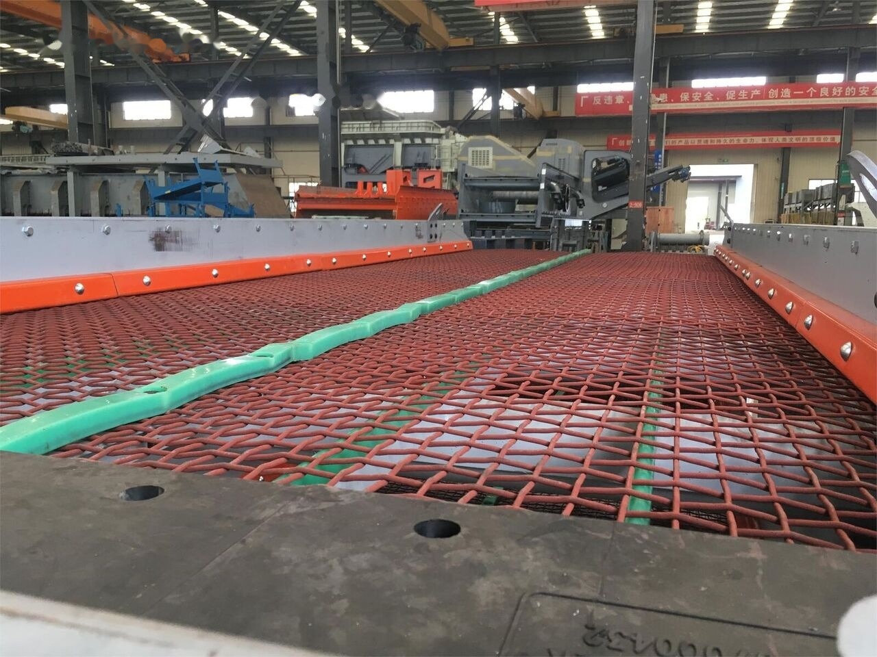 Kinglink Copper Ore Circular Vibrating Screen 3YA2160 | 200TPH - Máy sàng: hình 3 Kinglink Copper Ore Circular Vibrating Screen 3YA2160 | 200TPH - Máy sàng: hình 3