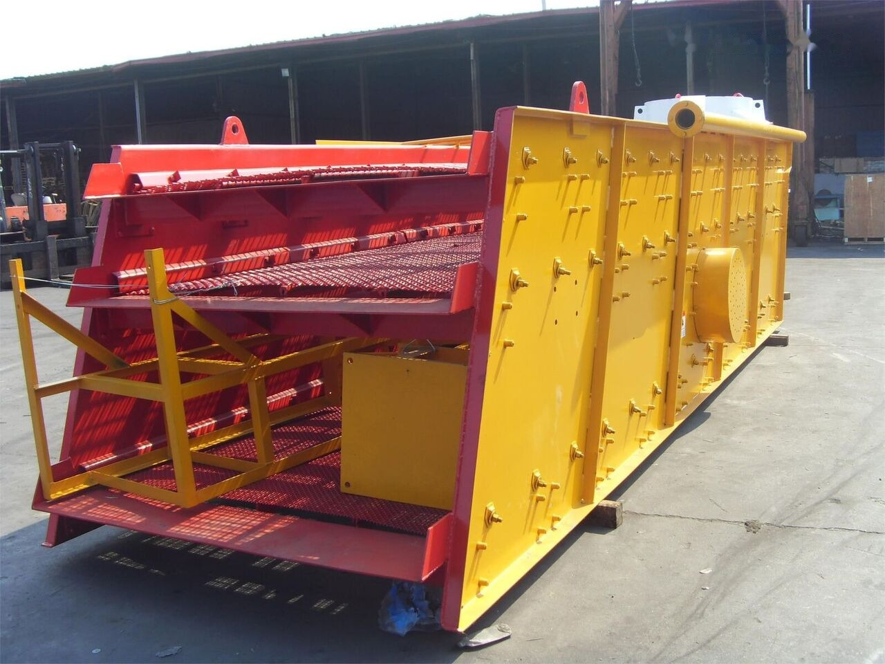 Kinglink Gold Ore Vibrating Screen 3YA1860 | 200TPH - Máy sàng: hình 1 Kinglink Gold Ore Vibrating Screen 3YA1860 | 200TPH - Máy sàng: hình 1