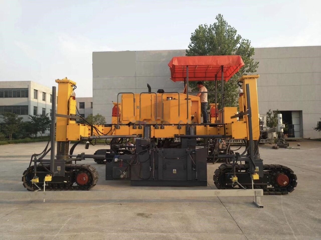 Kinglink MC6500 Concrete Slipform Paver - Máy trải bê tông xi măng: hình 4 Kinglink MC6500 Concrete Slipform Paver - Máy trải bê tông xi măng: hình 4