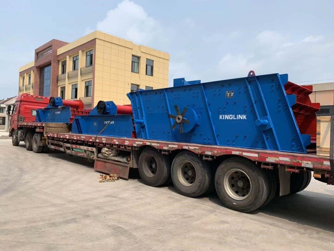 Kinglink Mineral Stone Vibrating Screen 3YK1548 to Chile - Máy sàng: hình 1 Kinglink Mineral Stone Vibrating Screen 3YK1548 to Chile - Máy sàng: hình 1