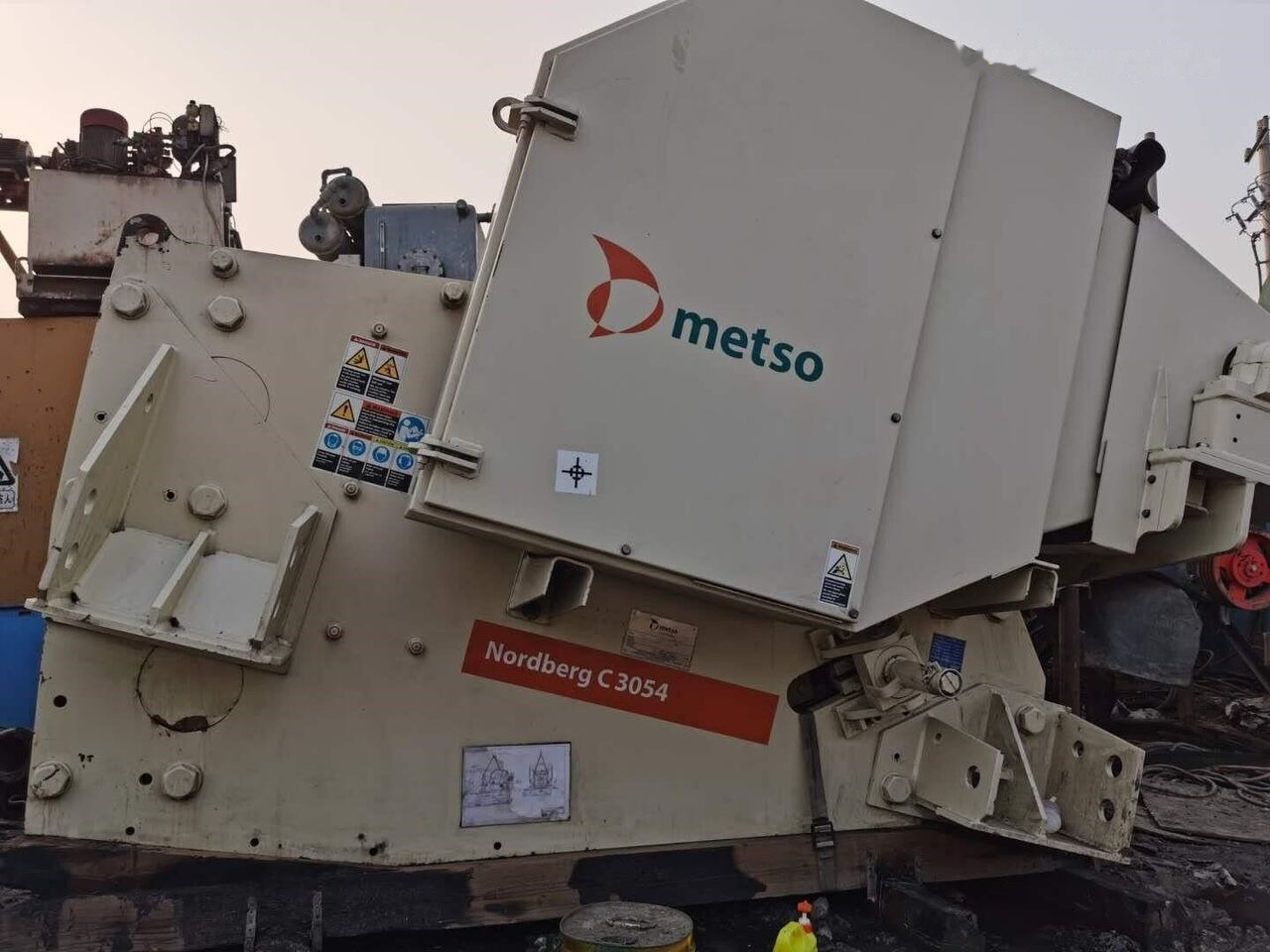 Metso C3054 - Máy nghiền hàm: hình 5 Metso C3054 - Máy nghiền hàm: hình 5