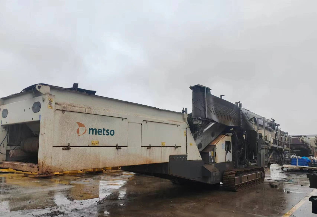 Metso Lokotrack ST4.8 Crawler Screen - Máy sàng: hình 2 Metso Lokotrack ST4.8 Crawler Screen - Máy sàng: hình 2