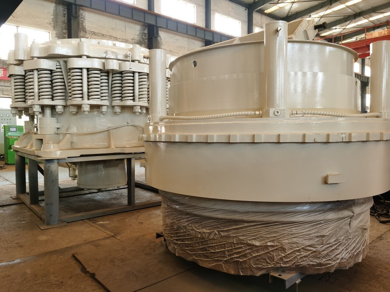 Symons 4 1/4 FT STD Standard Coarse Cone Crusher - Máy nghiền hình nón: hình 2 Symons 4 1/4 FT STD Standard Coarse Cone Crusher - Máy nghiền hình nón: hình 2