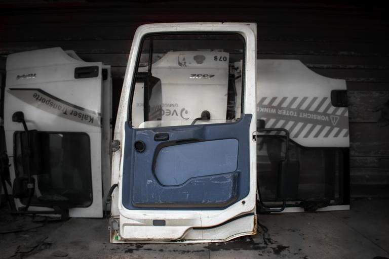 MERCEDES-BENZ ACTROS MEGA MP I - PASSENGER - Cửa và phụ tùng cho Xe tải: hình 2 MERCEDES-BENZ ACTROS MEGA MP I - PASSENGER - Cửa và phụ tùng cho Xe tải: hình 2