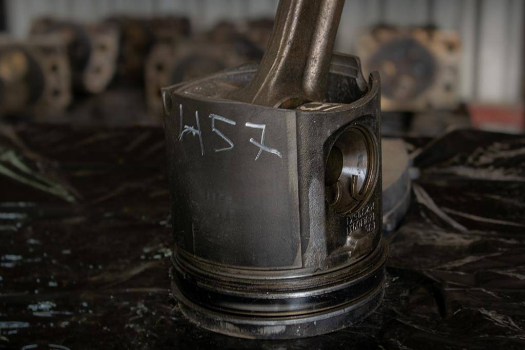 MERCEDES-BENZ AXOR PISTON WITH CONNECTING ROD FOR ENGINE CODE OM 457 - Cần nối cho Xe tải: hình 3 MERCEDES-BENZ AXOR PISTON WITH CONNECTING ROD FOR ENGINE CODE OM 457 - Cần nối cho Xe tải: hình 3