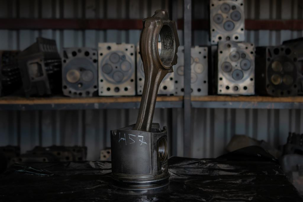 MERCEDES-BENZ AXOR PISTON WITH CONNECTING ROD FOR ENGINE CODE OM 457 - Cần nối cho Xe tải: hình 2 MERCEDES-BENZ AXOR PISTON WITH CONNECTING ROD FOR ENGINE CODE OM 457 - Cần nối cho Xe tải: hình 2