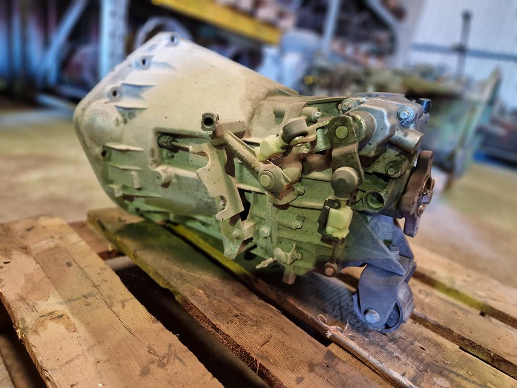 MERCEDES-BENZ SPRINTER 711605 - Hộp số cho Xe tải: hình 3 MERCEDES-BENZ SPRINTER 711605 - Hộp số cho Xe tải: hình 3