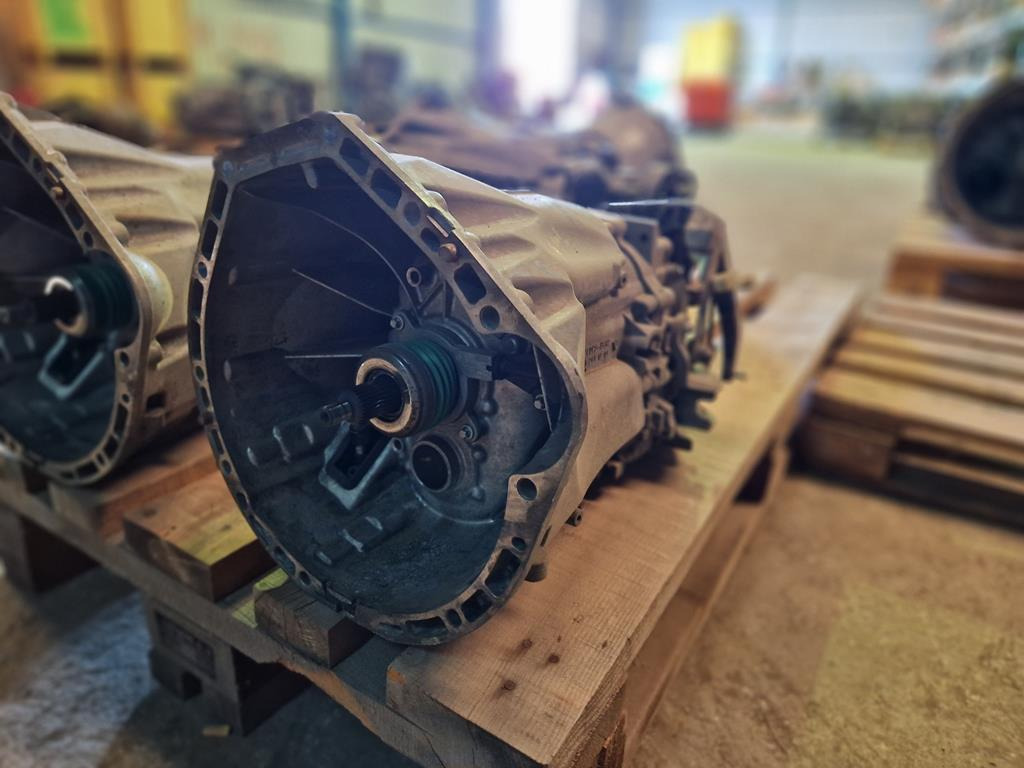 MERCEDES-BENZ SPRINTER 711651 - Hộp số cho Xe tải: hình 1 MERCEDES-BENZ SPRINTER 711651 - Hộp số cho Xe tải: hình 1