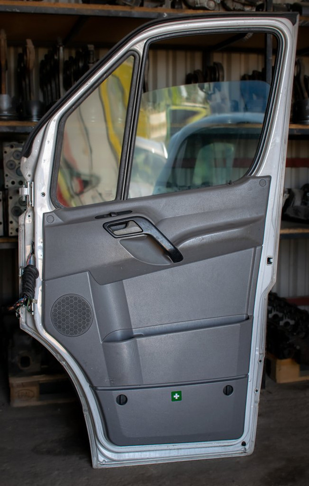 MERCEDES-BENZ SPRINTER 906 - PASSENGER - Cửa và phụ tùng cho Xe tải: hình 2 MERCEDES-BENZ SPRINTER 906 - PASSENGER - Cửa và phụ tùng cho Xe tải: hình 2
