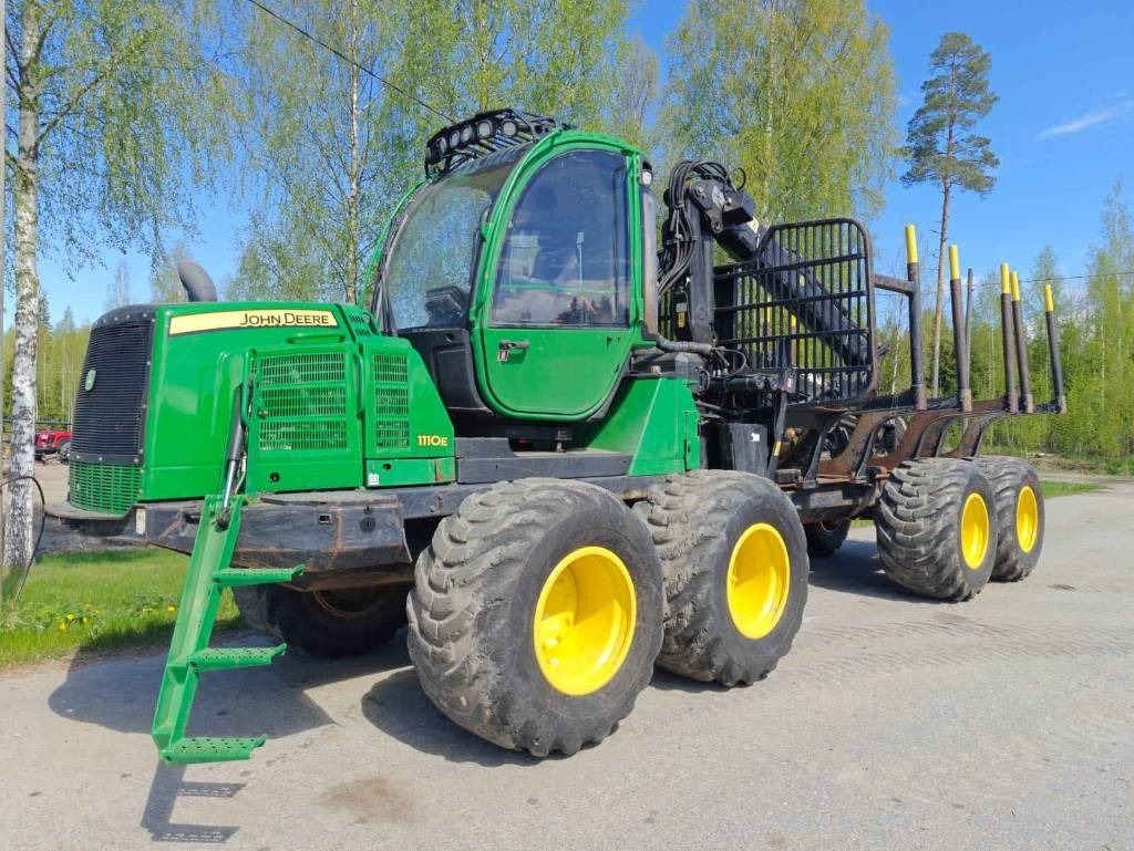 John Deere 1110 E Eco III - Máy chuyển tiếp: hình 1 John Deere 1110 E Eco III - Máy chuyển tiếp: hình 1