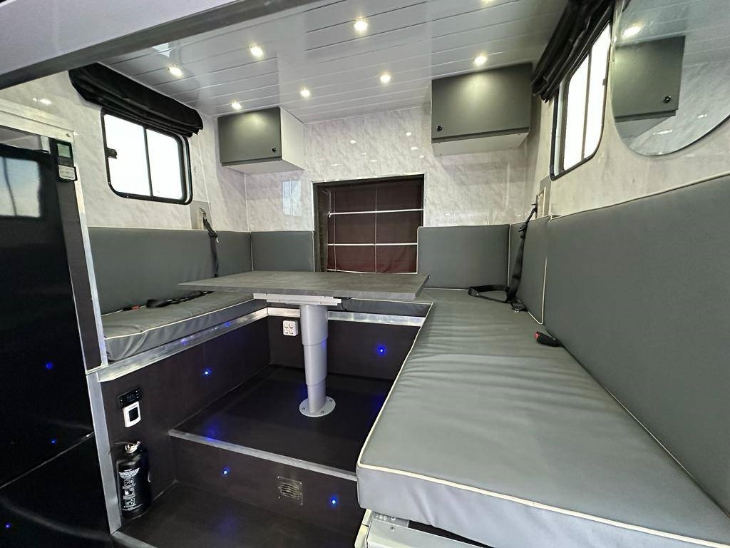 Xe tải chở gia súc Mercedes-Benz Actros: hình 18 Xe tải chở gia súc Mercedes-Benz Actros: hình 18