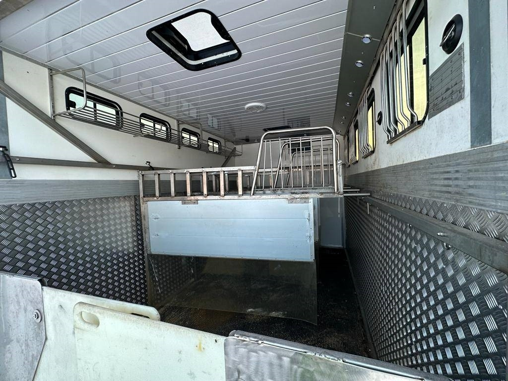 Xe tải chở gia súc Mercedes-Benz Actros: hình 8 Xe tải chở gia súc Mercedes-Benz Actros: hình 8