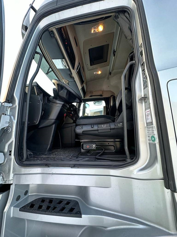 Xe tải chở gia súc Mercedes-Benz Actros: hình 14 Xe tải chở gia súc Mercedes-Benz Actros: hình 14