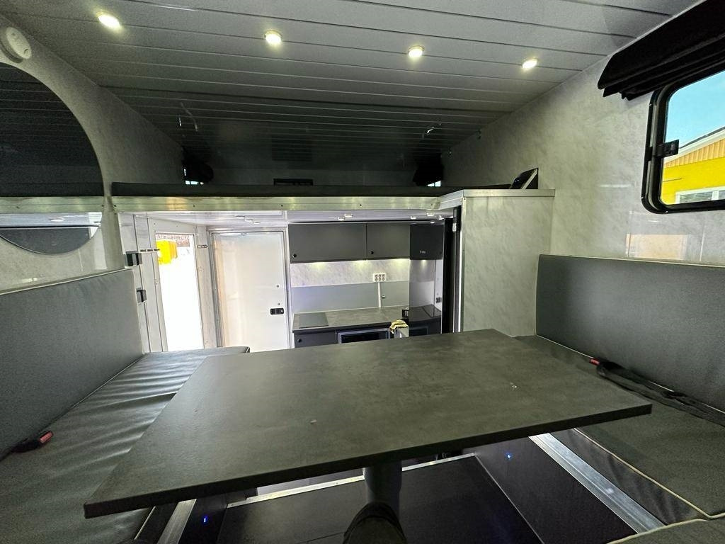 Xe tải chở gia súc Mercedes-Benz Actros: hình 12 Xe tải chở gia súc Mercedes-Benz Actros: hình 12