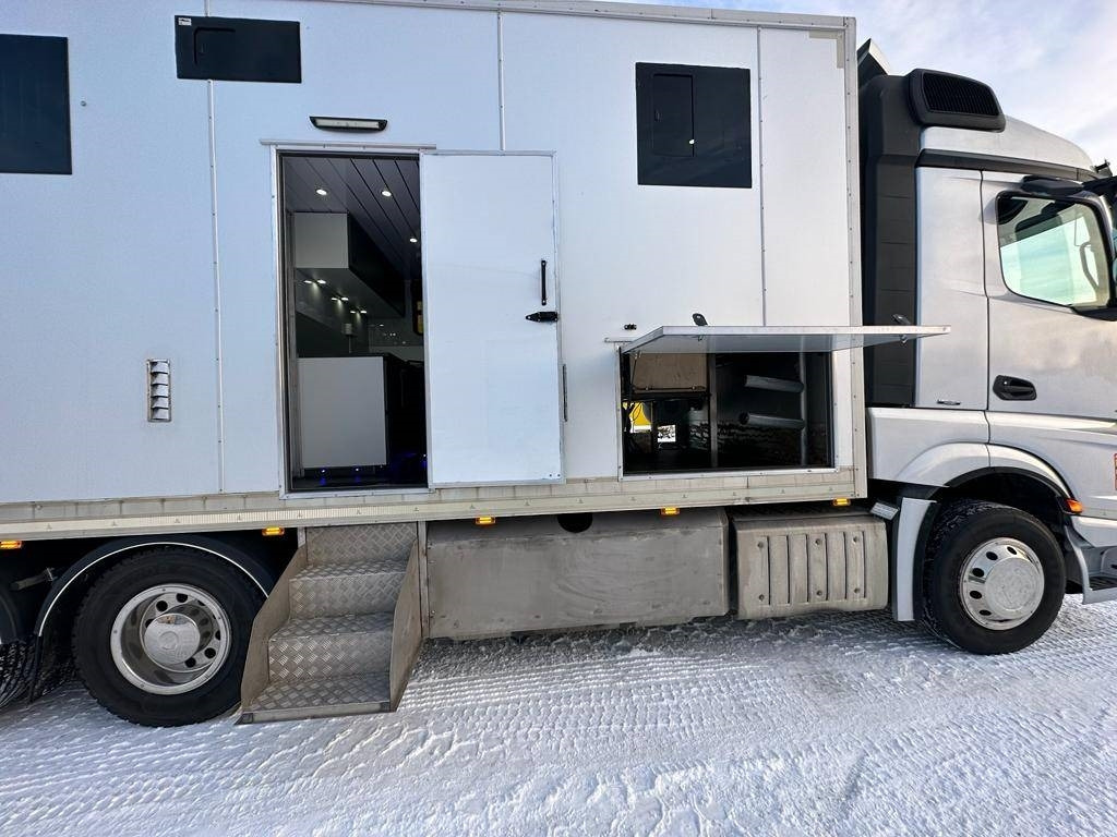 Xe tải chở gia súc Mercedes-Benz Actros: hình 10 Xe tải chở gia súc Mercedes-Benz Actros: hình 10