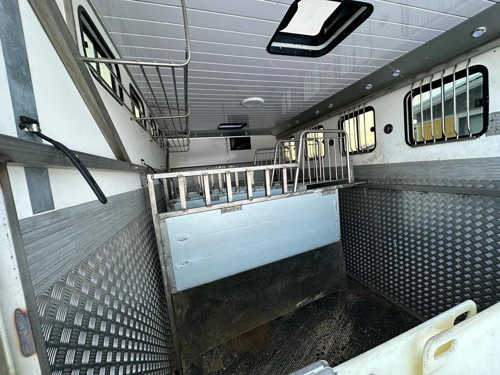 Xe tải chở gia súc Mercedes-Benz Actros: hình 9 Xe tải chở gia súc Mercedes-Benz Actros: hình 9