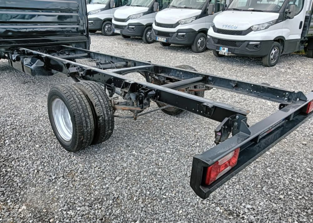 Iveco 35C13, 35C12, 35C14, 35C15 - Xe tải khung gầm: hình 3 Iveco 35C13, 35C12, 35C14, 35C15 - Xe tải khung gầm: hình 3