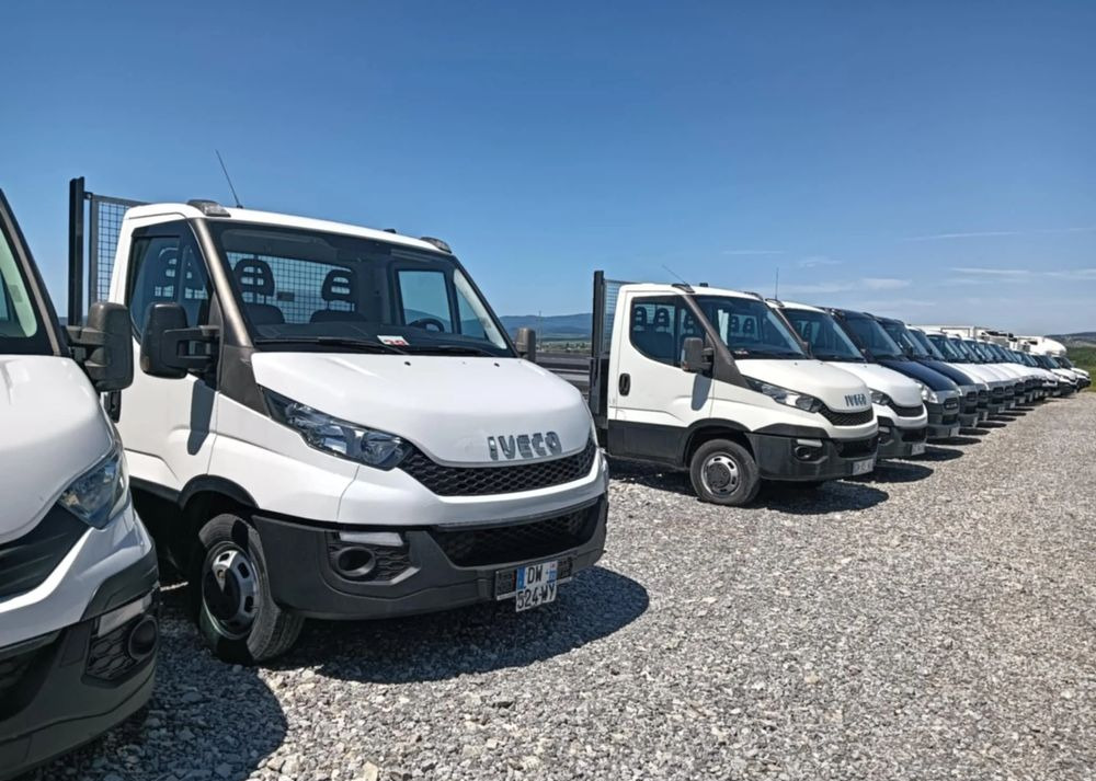 Iveco 35C13, 35C12, 35C14, 35C15 - Xe van đông lạnh: hình 4 Iveco 35C13, 35C12, 35C14, 35C15 - Xe van đông lạnh: hình 4