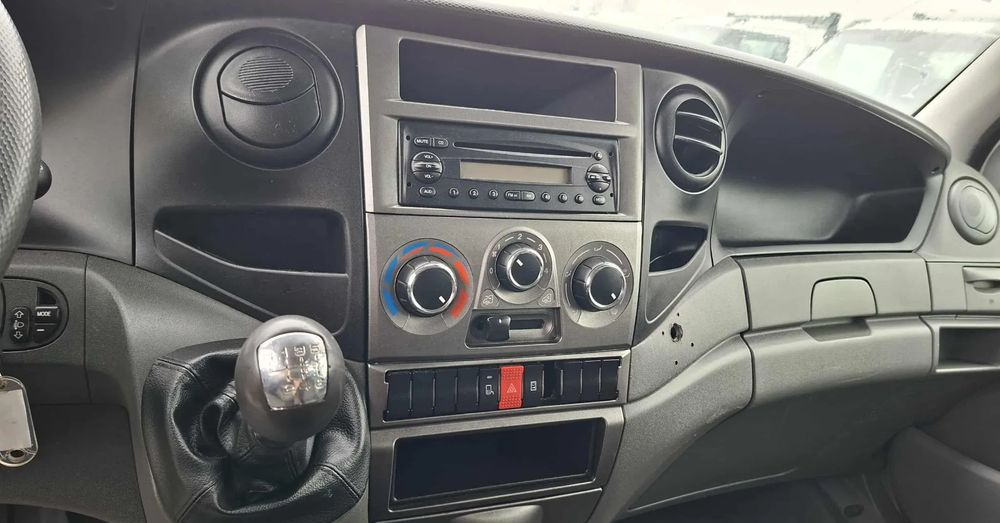 Iveco 35C13, 35C12, 35C14, 35C15 - Xe ben nhỏ: hình 3 Iveco 35C13, 35C12, 35C14, 35C15 - Xe ben nhỏ: hình 3