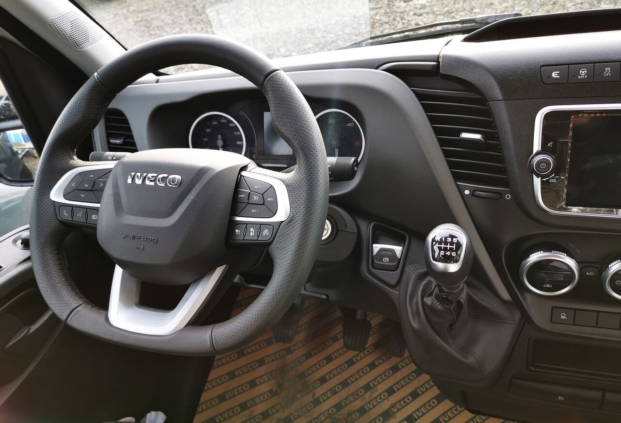 IVECO Daily 35S18 - Xe van chở hàng: hình 4 IVECO Daily 35S18 - Xe van chở hàng: hình 4