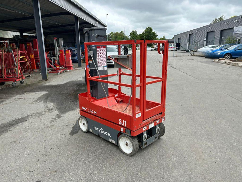 Skyjack SJ12 - Máy nâng người hình kéo: hình 2 Skyjack SJ12 - Máy nâng người hình kéo: hình 2