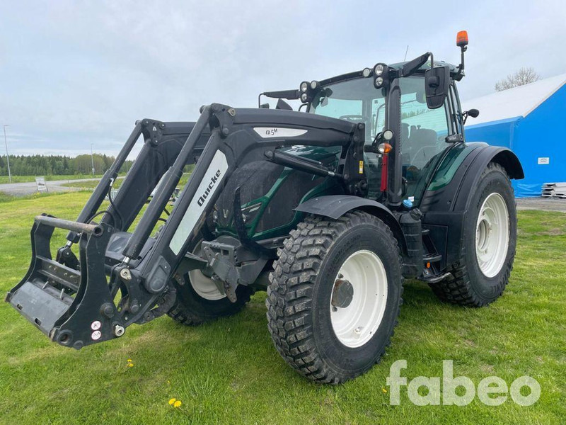 Valtra N154E Versu SmartTouch MR19 Valtra N154E Versu SmartTouch MR19 med frontlastare Quicke Q5M - Máy cày: hình 1 Valtra N154E Versu SmartTouch MR19 Valtra N154E Versu SmartTouch MR19 med frontlastare Quicke Q5M - Máy cày: hình 1