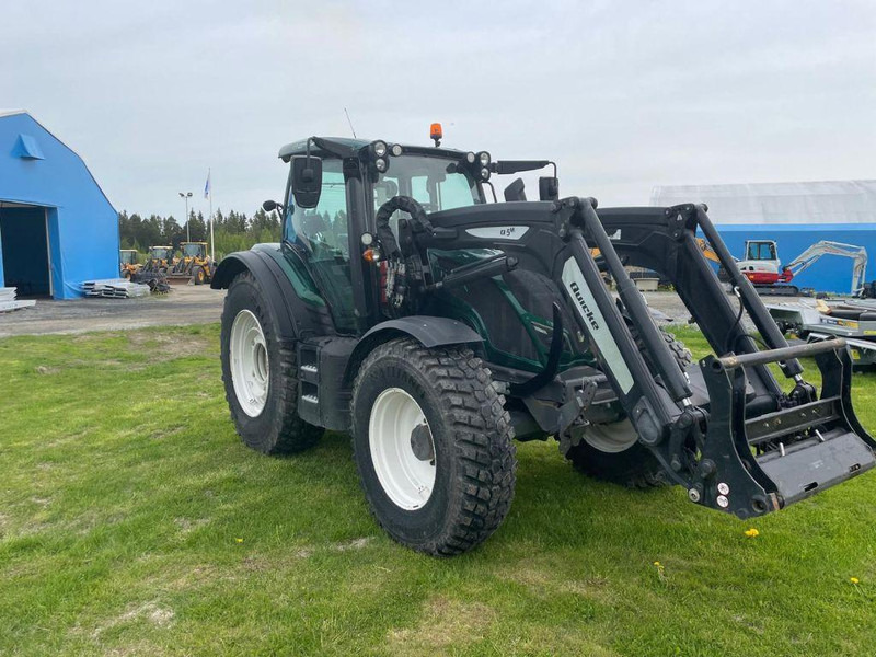 Valtra N154E Versu SmartTouch MR19 Valtra N154E Versu SmartTouch MR19 med frontlastare Quicke Q5M - Máy cày: hình 3 Valtra N154E Versu SmartTouch MR19 Valtra N154E Versu SmartTouch MR19 med frontlastare Quicke Q5M - Máy cày: hình 3
