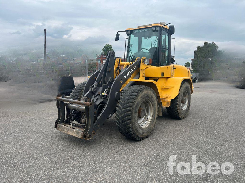 Volvo L40B - Máy xúc lật bánh lốp: hình 1 Volvo L40B - Máy xúc lật bánh lốp: hình 1