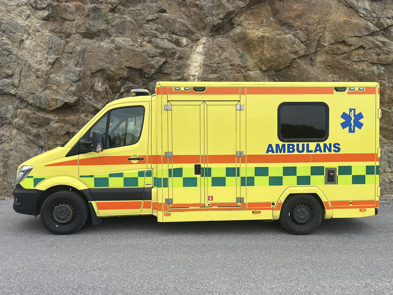 MERCEDES-BENZ Sprinter 319 - AMBULANCE / Krankenwagen / швидка допомога - Xe cứu thương: hình 2 MERCEDES-BENZ Sprinter 319 - AMBULANCE / Krankenwagen / швидка допомога - Xe cứu thương: hình 2