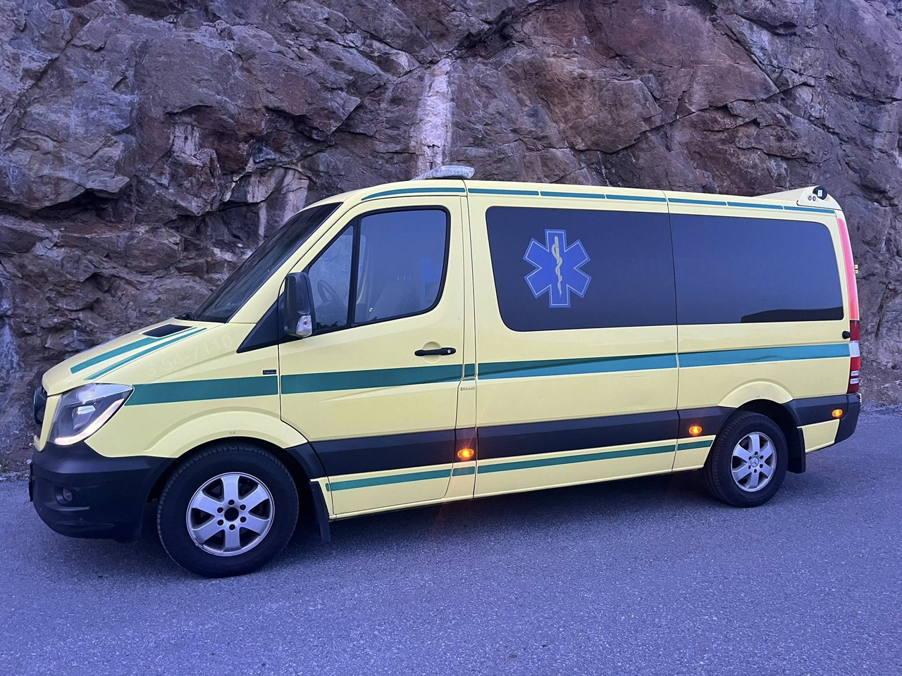Mercedes-Benz Sprinter 316 - 2 stretcher - Xe cứu thương: hình 4 Mercedes-Benz Sprinter 316 - 2 stretcher - Xe cứu thương: hình 4
