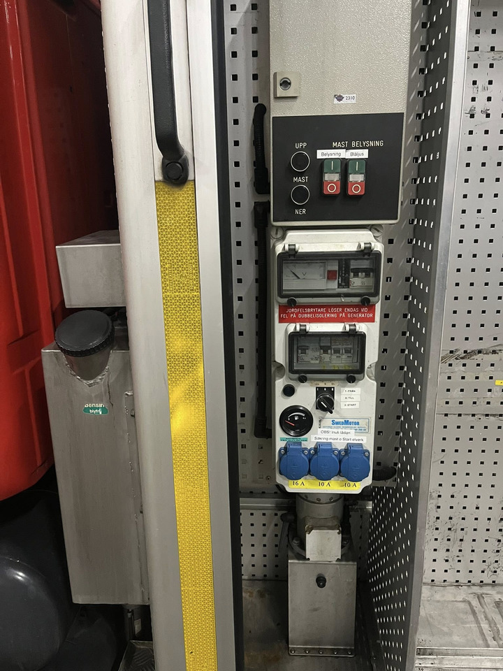 SCANIA P94GB 4x2 NZ310 - Fire engine - Xe tải cứu hỏa: hình 5 SCANIA P94GB 4x2 NZ310 - Fire engine - Xe tải cứu hỏa: hình 5