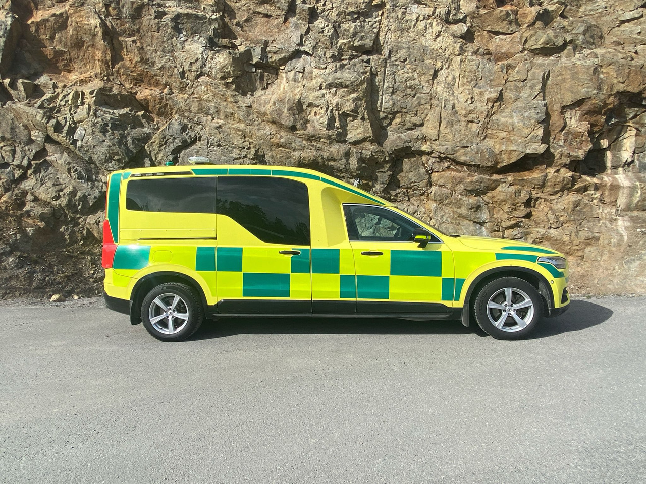 Volvo Nilsson XC90 D5 AWD - Ambulance / Krankenwagen / Швидка допомога - Xe cứu thương: hình 5 Volvo Nilsson XC90 D5 AWD - Ambulance / Krankenwagen / Швидка допомога - Xe cứu thương: hình 5