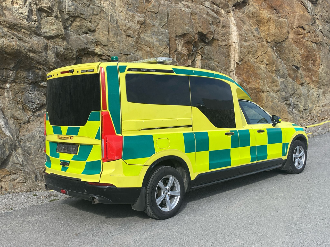 Volvo Nilsson XC90 D5 AWD - Ambulance / Krankenwagen / Швидка допомога - Xe cứu thương: hình 3 Volvo Nilsson XC90 D5 AWD - Ambulance / Krankenwagen / Швидка допомога - Xe cứu thương: hình 3