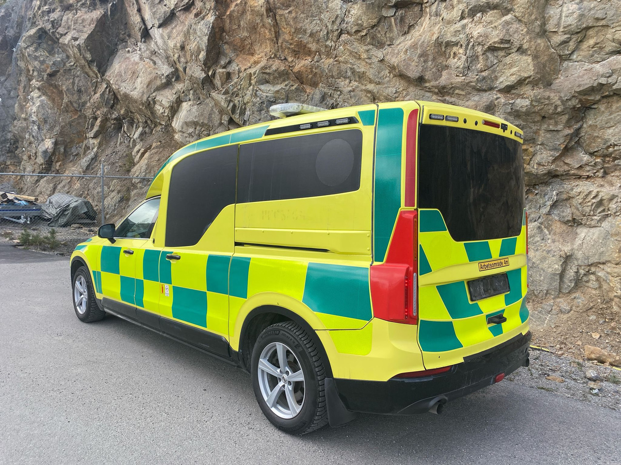 Volvo Nilsson XC90 D5 AWD - Ambulance / Krankenwagen / Швидка допомога - Xe cứu thương: hình 4 Volvo Nilsson XC90 D5 AWD - Ambulance / Krankenwagen / Швидка допомога - Xe cứu thương: hình 4