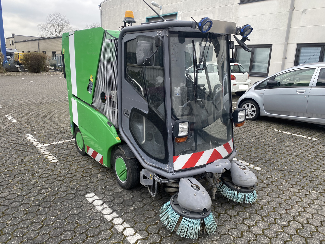 TENNANT Green Machines 500 ZE electric 500 ZE - Xe quét đường: hình 3 TENNANT Green Machines 500 ZE electric 500 ZE - Xe quét đường: hình 3