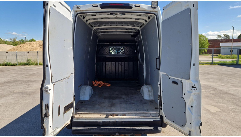 Iveco 35S15 4X2 - Xe van chở hàng: hình 5 Iveco 35S15 4X2 - Xe van chở hàng: hình 5