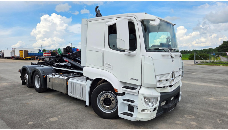 Mercedes-Benz Actros 2543 6X2*4 - Xe tải nâng móc: hình 2 Mercedes-Benz Actros 2543 6X2*4 - Xe tải nâng móc: hình 2