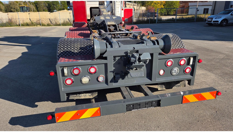 Volvo FM460 8X2*6 - Xe tải nâng móc: hình 5 Volvo FM460 8X2*6 - Xe tải nâng móc: hình 5