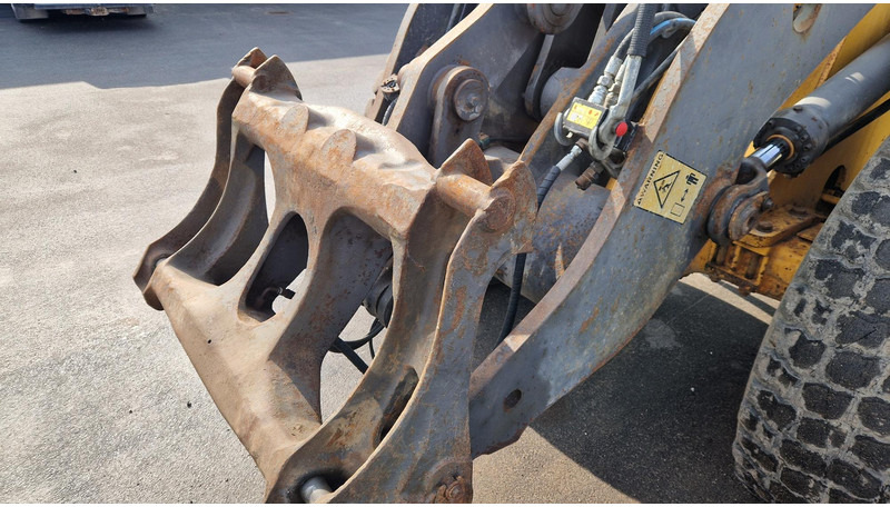 Volvo L90F - Máy xúc lật bánh lốp: hình 5 Volvo L90F - Máy xúc lật bánh lốp: hình 5
