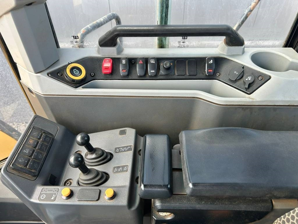 CAT 980 (Under Preparation) - Máy xúc lật bánh lốp: hình 5 CAT 980 (Under Preparation) - Máy xúc lật bánh lốp: hình 5