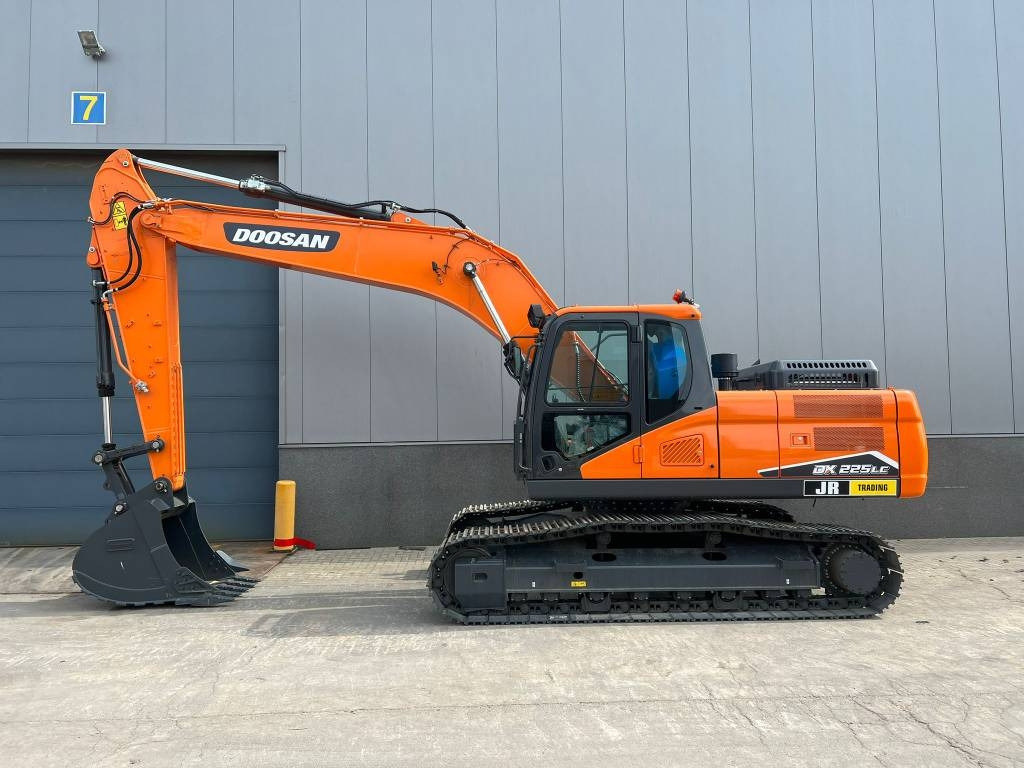 Doosan DX 225 LC-7M - Máy xúc bánh xích: hình 1 Doosan DX 225 LC-7M - Máy xúc bánh xích: hình 1