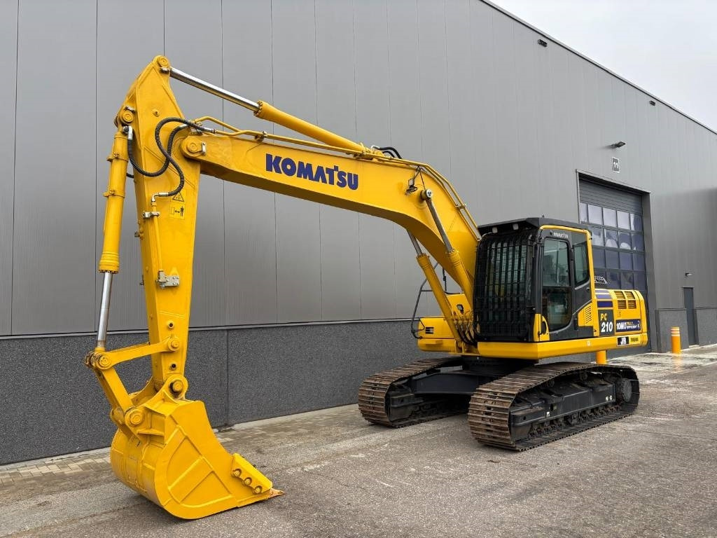 Komatsu PC 210-10M0 - Máy xúc bánh xích: hình 2 Komatsu PC 210-10M0 - Máy xúc bánh xích: hình 2