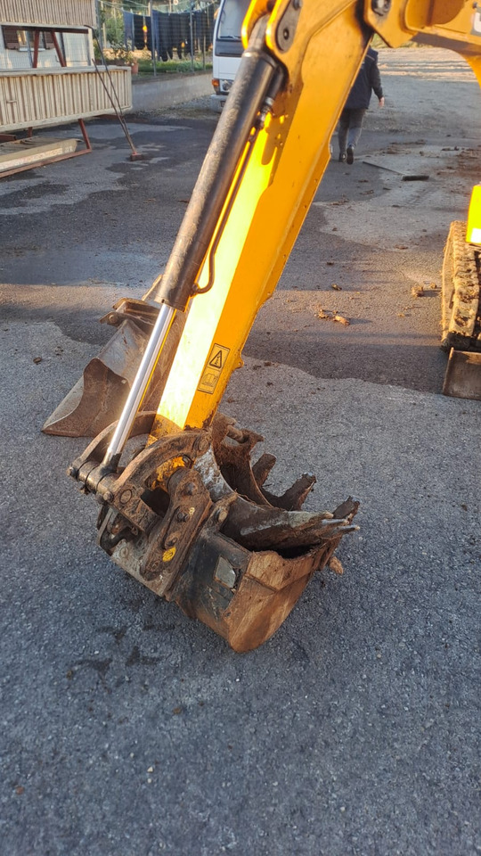 JCB 18 Z 1 - Máy xúc mini: hình 4 JCB 18 Z 1 - Máy xúc mini: hình 4