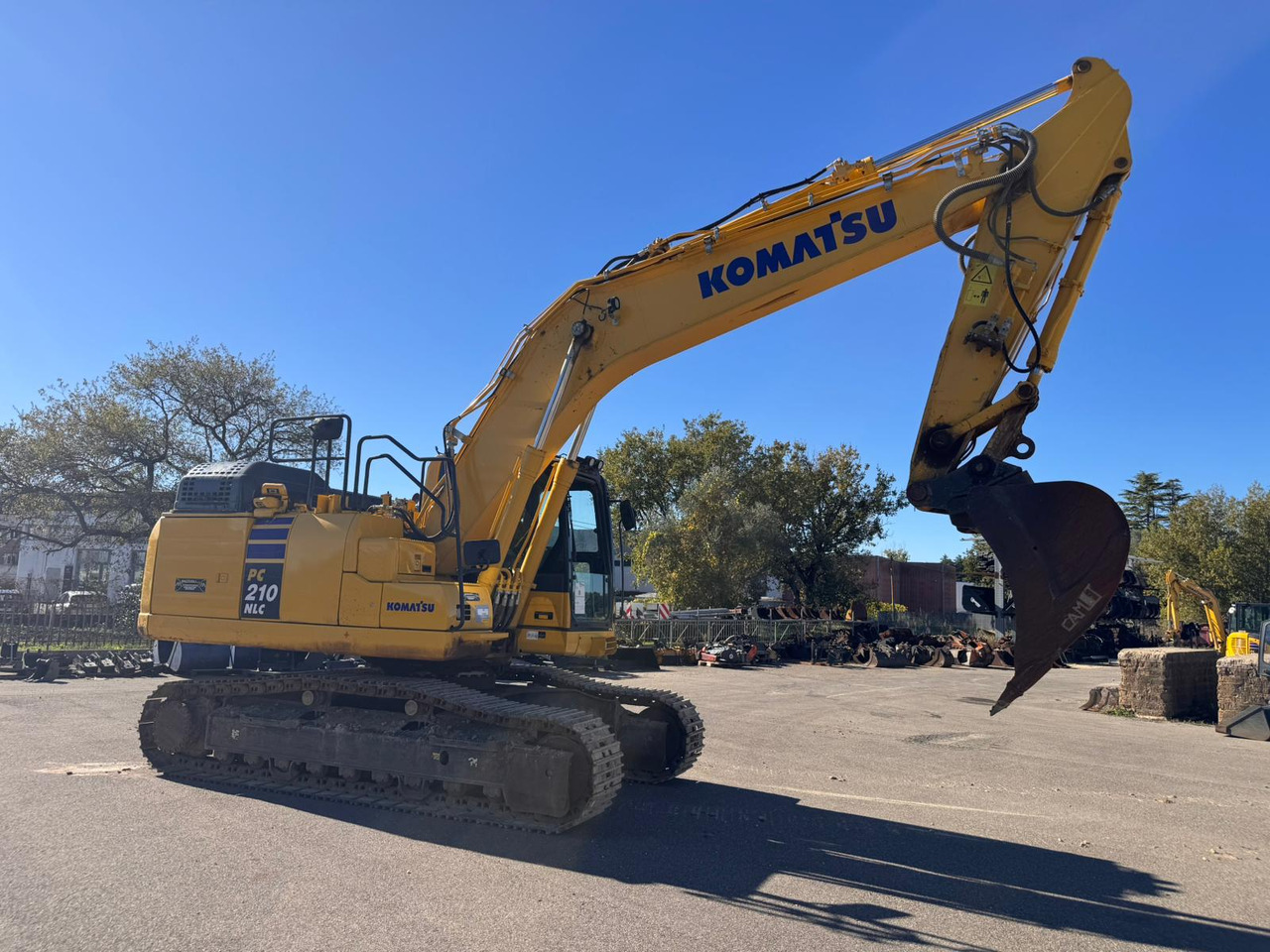 KOMATSU PC210 NLC-11 - Máy xúc: hình 1 KOMATSU PC210 NLC-11 - Máy xúc: hình 1