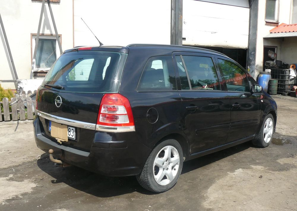 Opel Zafira 1.9 CDTI Cosmo - SUV: hình 4 Opel Zafira 1.9 CDTI Cosmo - SUV: hình 4