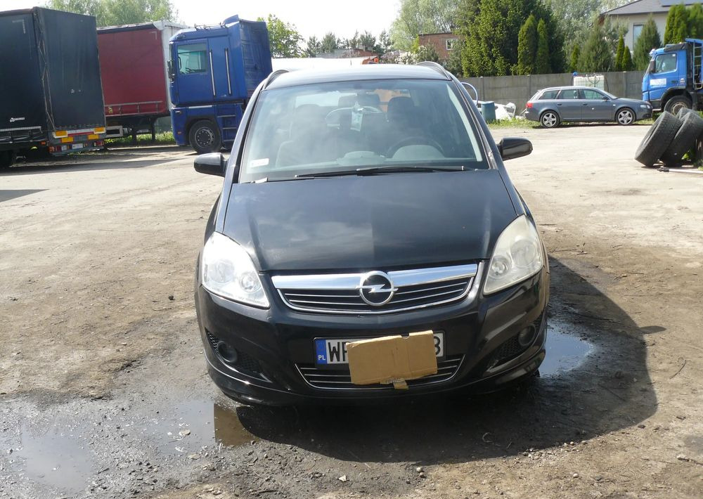Opel Zafira 1.9 CDTI Cosmo - SUV: hình 1 Opel Zafira 1.9 CDTI Cosmo - SUV: hình 1
