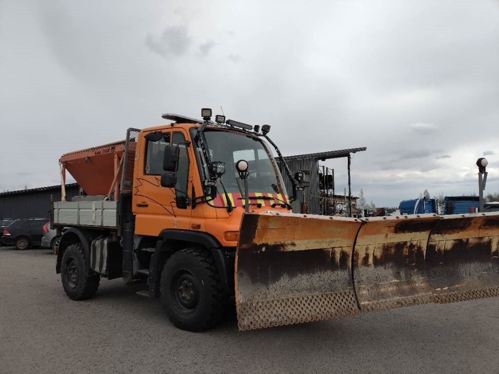 Mercedes-Benz Unimog ,hiekoitin,aura,kippilava - Xe dọn tuyết: hình 2 Mercedes-Benz Unimog ,hiekoitin,aura,kippilava - Xe dọn tuyết: hình 2
